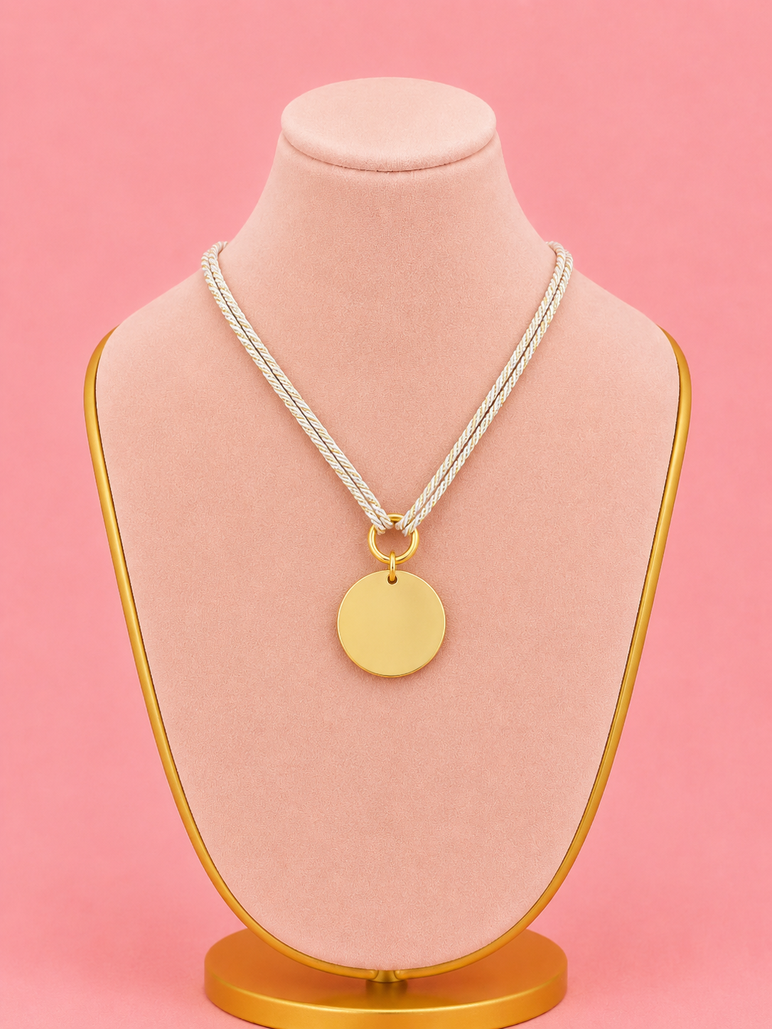 Collier gravure cordon
