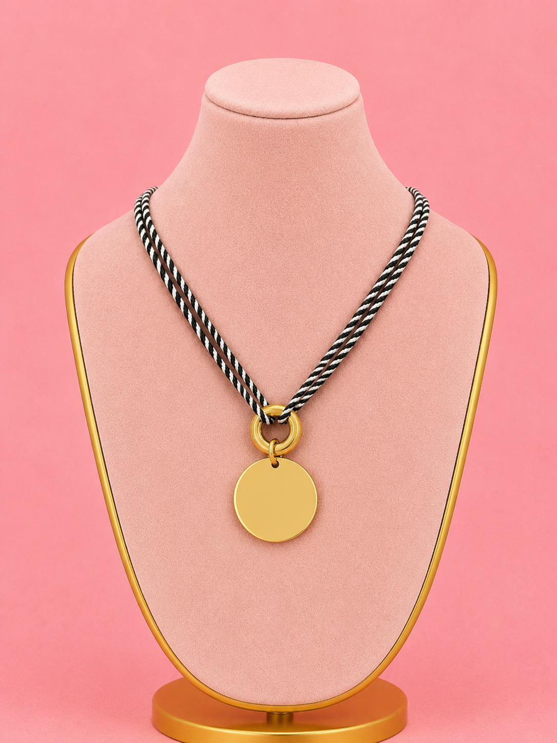 Collier gravure cordon